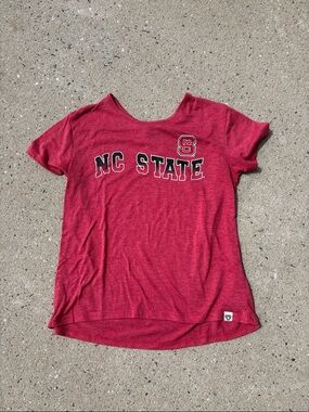 Colosseum Girls Red NC State Scoop keyhole back Tee XL(14-16)